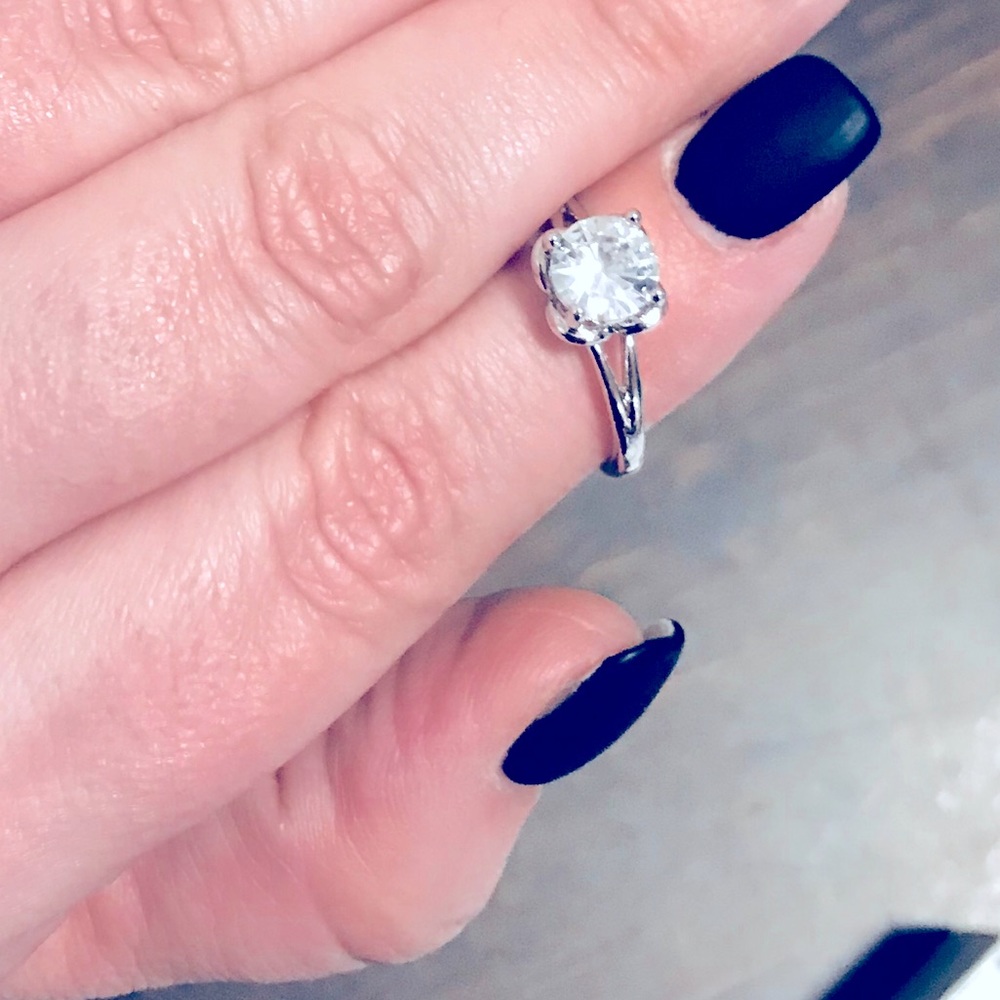 💍Glam Round Cushioned CZ Diamond Silver Ring 8💎 - Picture 12 of 16